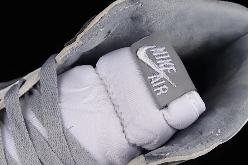 All categories Air Jordan Jordan series basketball shoes Air Jordan 1 High Air Jordan 1 High OG "Stealth" AJ1 Joe 1 high top white gray 555088-037